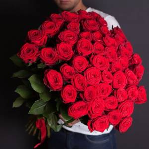 Букет 51 красная роза с лентами R413